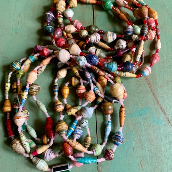 Two Vintage Paper Mâché Long Layering Necklaces - Picture 9 of 9